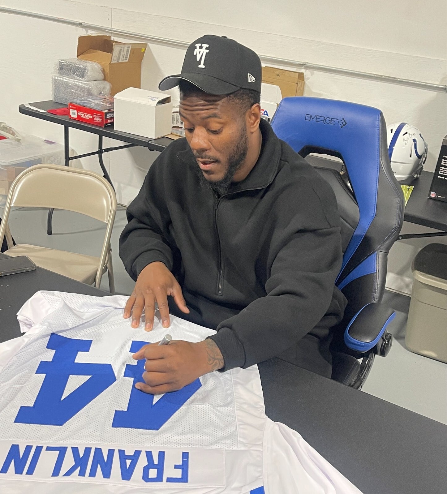 Zaire Franklin Autographed Indianapolis Colts Custom Jersey (Beckett Witness)