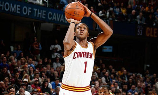 JAMES JONES TO RETIRE, JOIN SUNS FRONT OFFICE