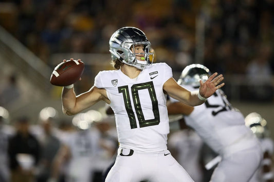 Top Quarterback Prospect Justin Herbert Announces He Will Return to Oregon