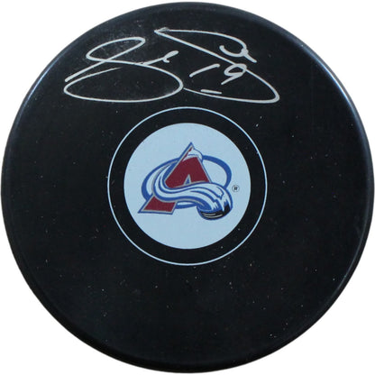 Joe Sakic Signed Colorado Avalanche Logo Puck (Beckett)