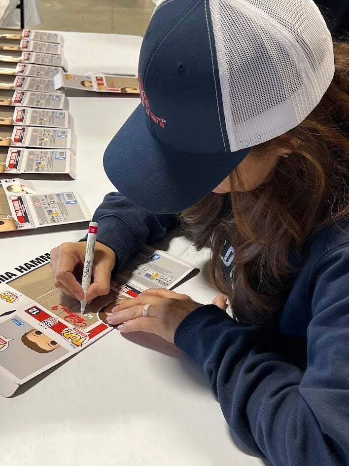 Mia Hamm Signed USA Soccer Funko Pop #12 (Beckett COA)