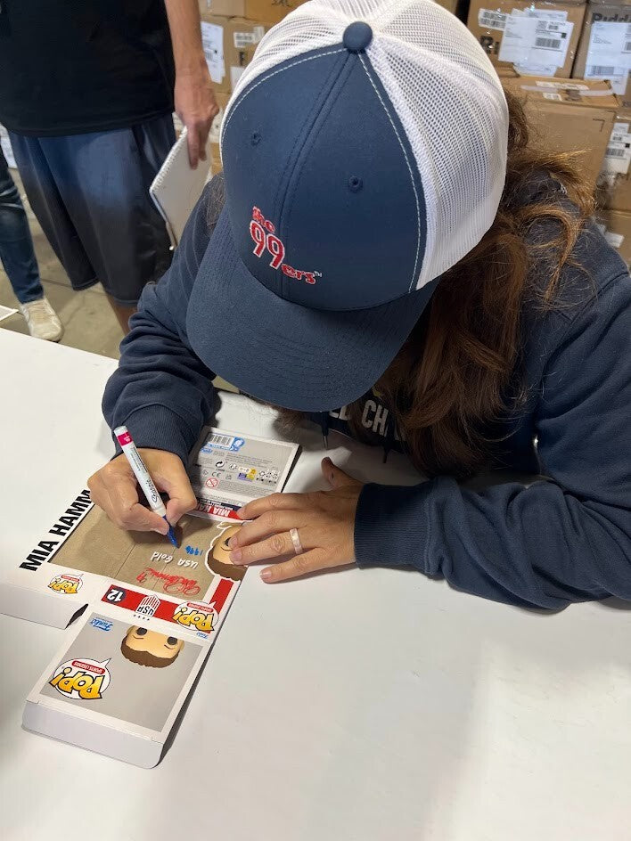 Mia Hamm Signed USA Soccer Funko Pop #12 (Beckett COA)