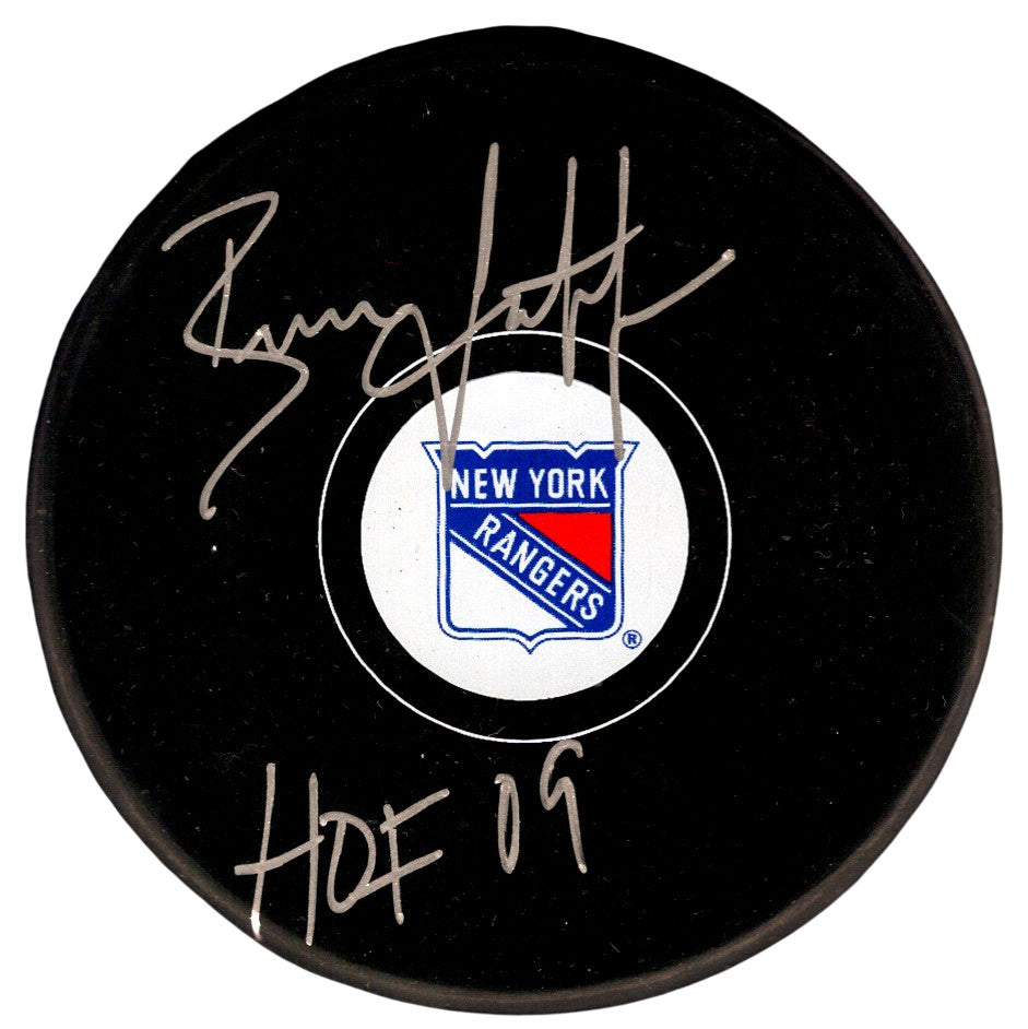 Brian Leetch Signed New York Rangers Puck (HOF 09) Beckett Witnessed