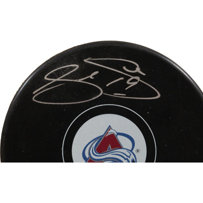 Joe Sakic Signed Colorado Avalanche Logo Puck (Beckett)