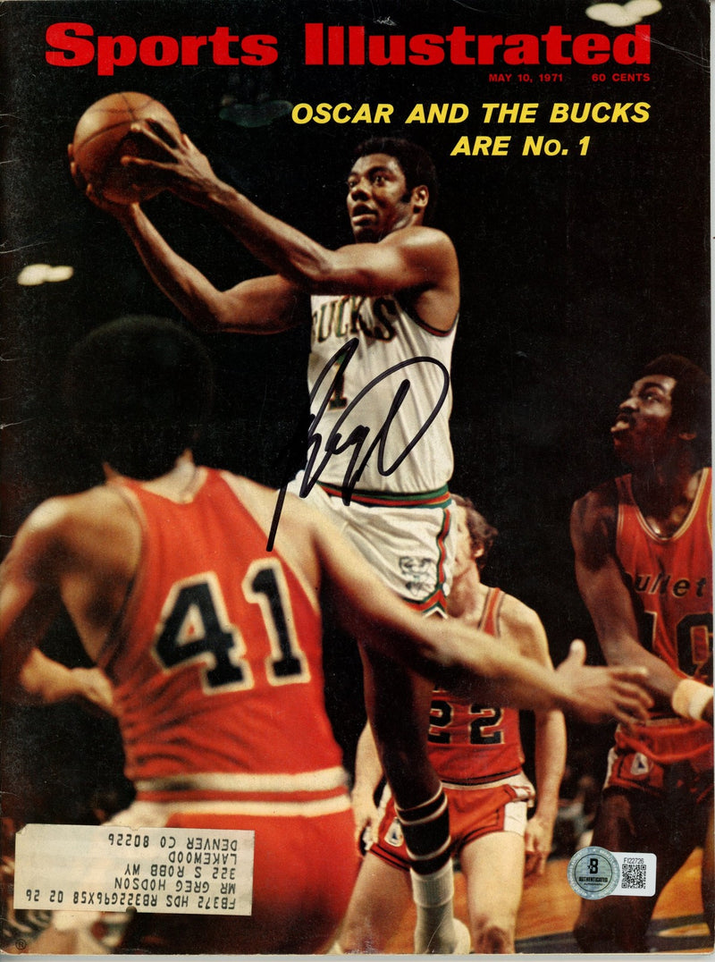 Oscar Robertson Signed Milwaukee Bucks 1971 Sports Illustrated Magazine