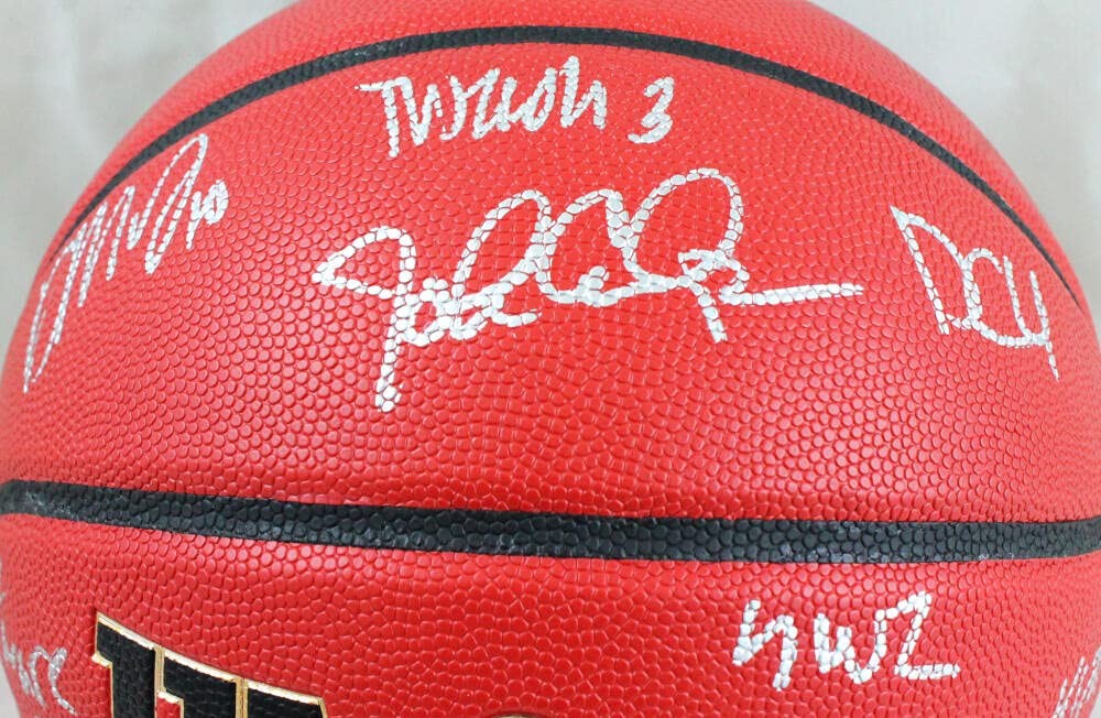 2021-22 Kentucky Wildcats Team Signed Basketball (John Calipari)