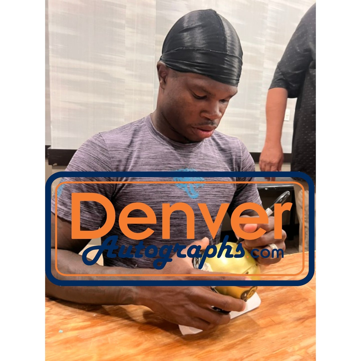 Travis Hunter Signed Colorado Buffaloes Mini Helmet with Heisman Inscription