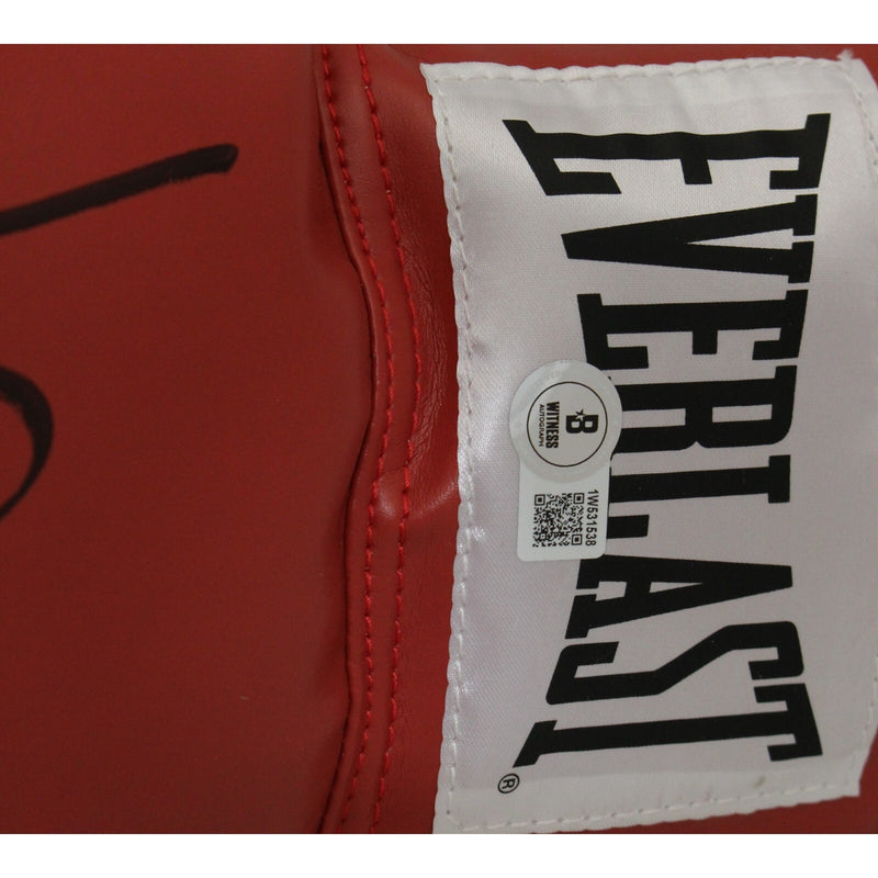 Sugar Ray Leonard Autographed Red Everlast Boxing Glove (Beckett)
