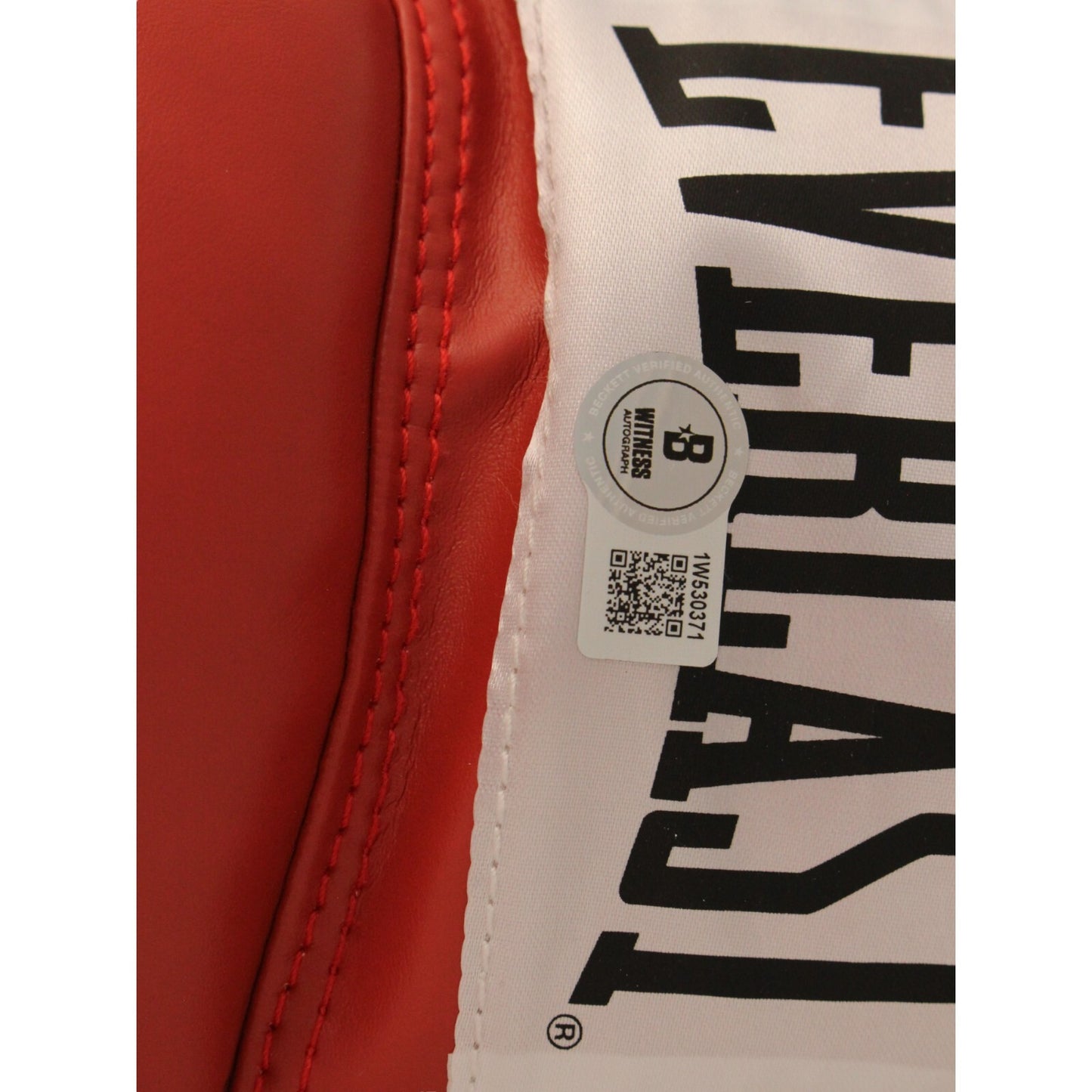 Tommy Hearns Signed Red Everlast Boxing Glove