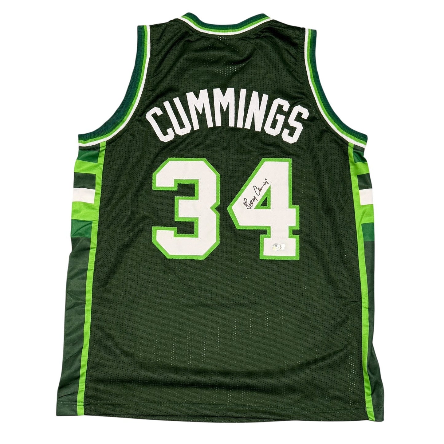 Terry Cummings Signed Milwaukee Bucks Custom Jersey (Beckett COA)