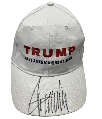 Donald Trump Autographed Make America Great Again MAGA Hat (Beckett)