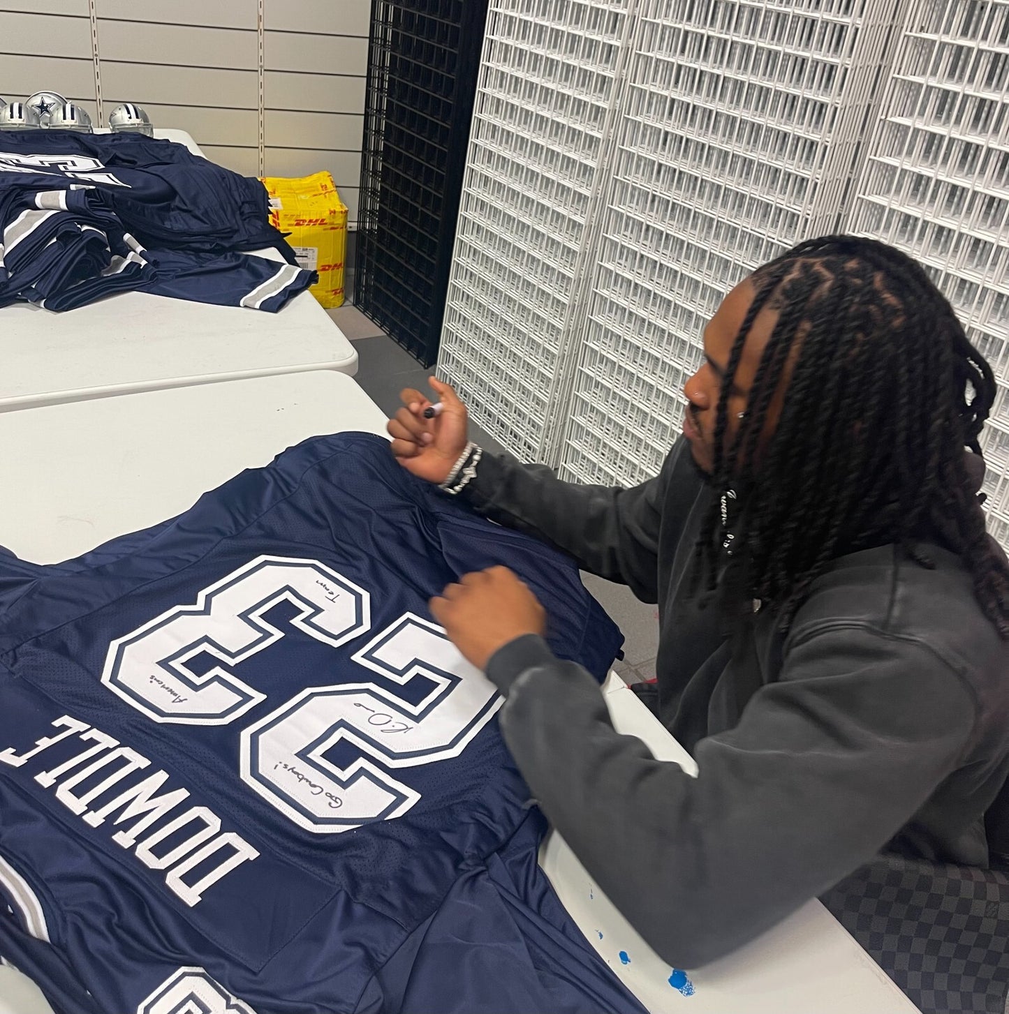 Rico Dowdle Signed Dallas Cowboys Custom Jersey (Beckett COA)
