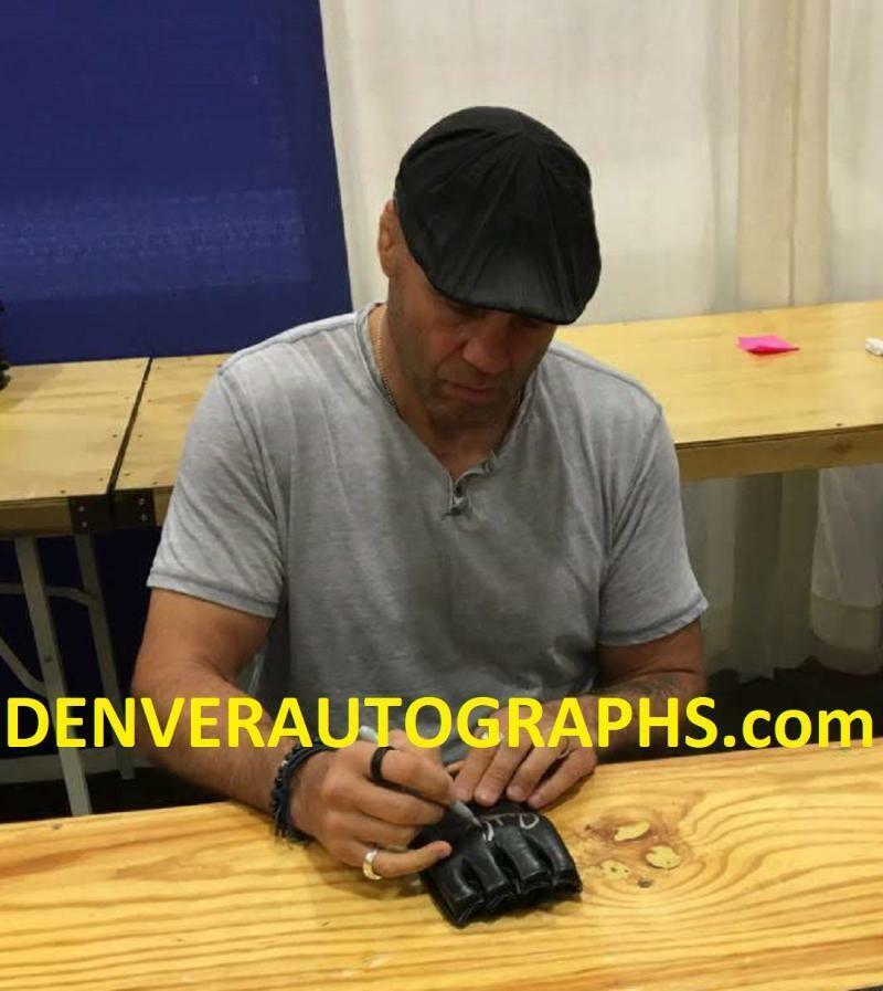 Randy Couture Autographed UFC MMA Glove - Beckett BAS