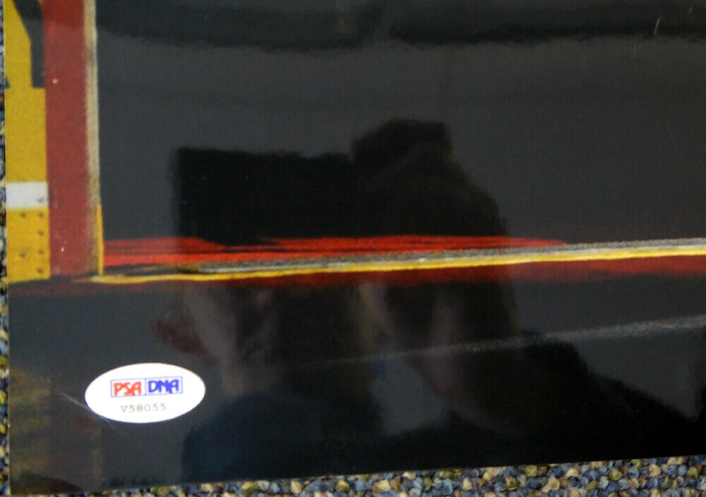 Gordie Howe Detroit Red Wings Autographed Signed 16x20 Photo "Mr. Hockey" V58055 (PSA/DNA COA)