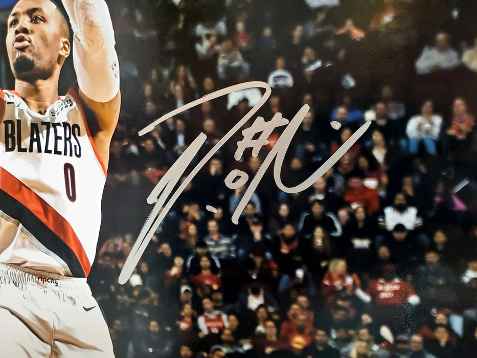 DAMIAN LILLARD PORTLAND TRAIL BLAZER AUTOGRAPHED 16X20 PHOTO 195896 (BAS COA)