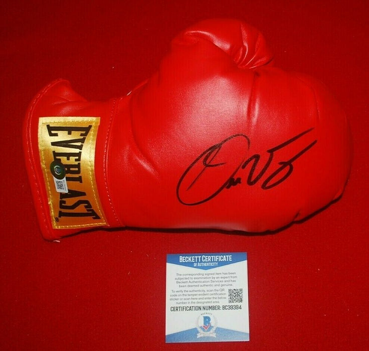 OSCAR VALDEZ signed Everlast boxing glove (BAS COA)
