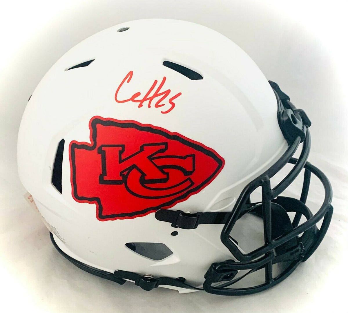 Clyde Edwards-Helaire Autographed Kansas City Chiefs Eclipse Black Speed  Mini Helmet Beckett BAS QR Stock #193779 - Mill Creek Sports