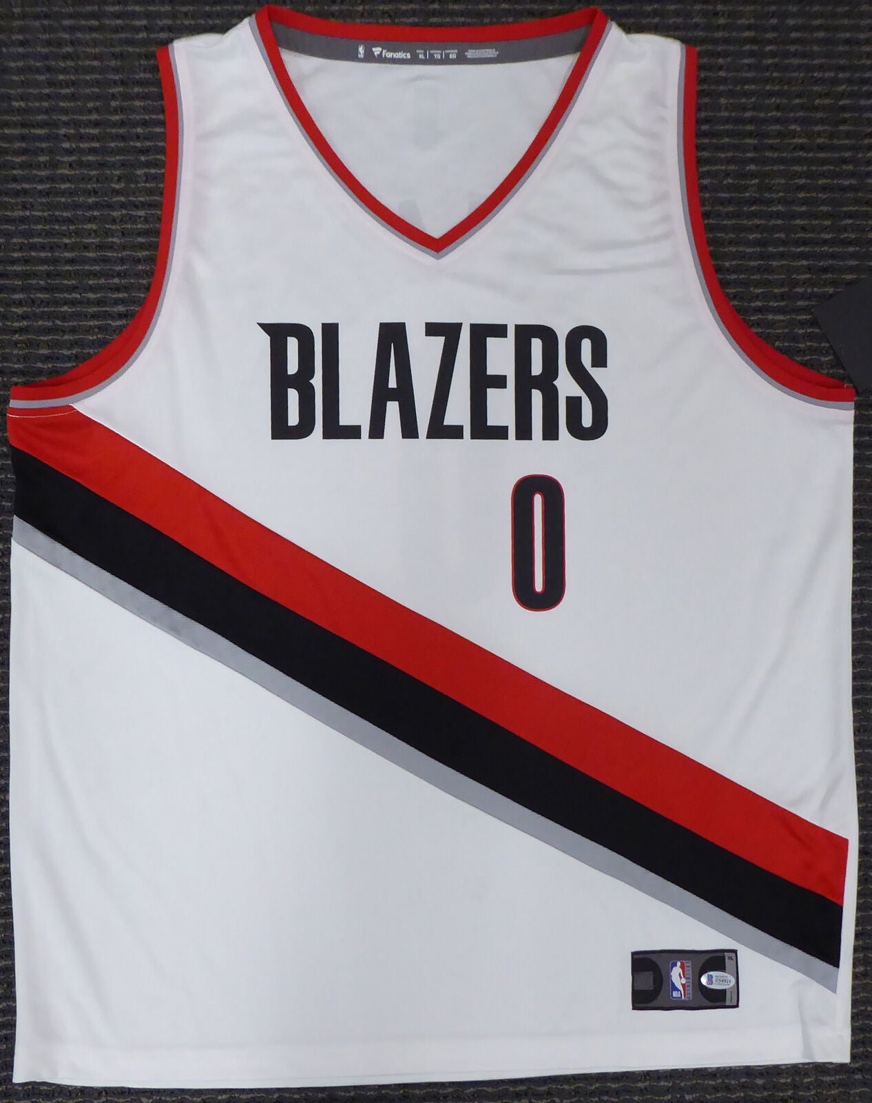 Damian Lillard Portland Trail Blazers Autographed White Fanatics Jersey XL Z54921 (BAS COA)