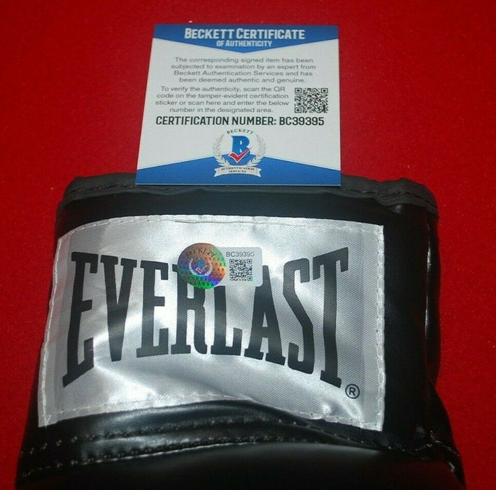 OSCAR VALDEZ signed Everlast laced boxing glove (BAS COA)