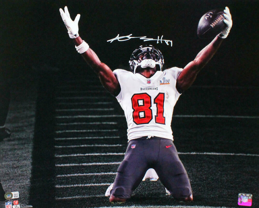 Antonio Brown Tampa Bay Buccaneers Signed 16x20 Spotlight Photo (BAS COA)