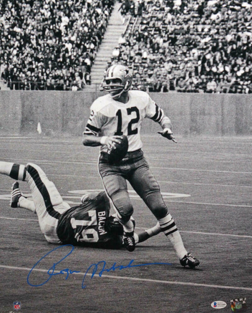 Trevon Diggs Autographed Dallas B&W 16x20 Football Photo - BAS