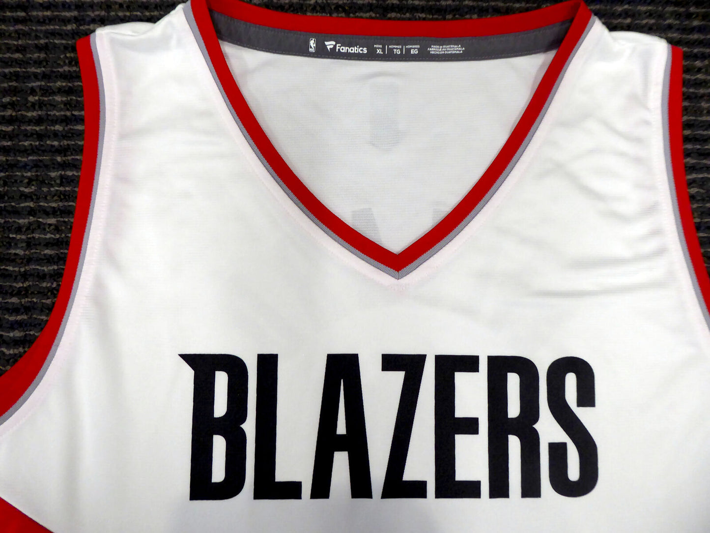Damian Lillard Portland Trail Blazers Autographed White Fanatics Jersey XL Z54921 (BAS COA)